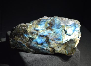 Anortite dalla collezione dei minerali della specola mineraliter