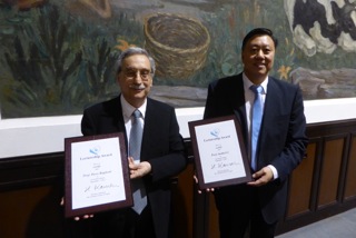da sinistra, Piero Baglioni e Junbai Li