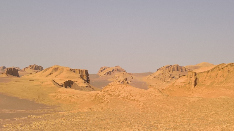 Il panorama dei Kalut, la parte occidentale del deserto di Lut, con i caratteristici depositi di fango compattato risalenti all’ultima  glaciazione