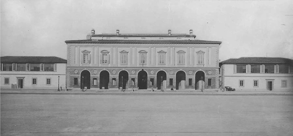 Veduta dell’antica villa granducale alle Cascine, sede del Regio Istituto Superiore Forestale Nazionale, oggi sede della Scuola di Agraria. (Tratta dal Volume “1913-2013 - 100 anni di studi agrari e forestali nella Villa Granducale delle Cascine a Firenze, Firenze University Press, 2013)