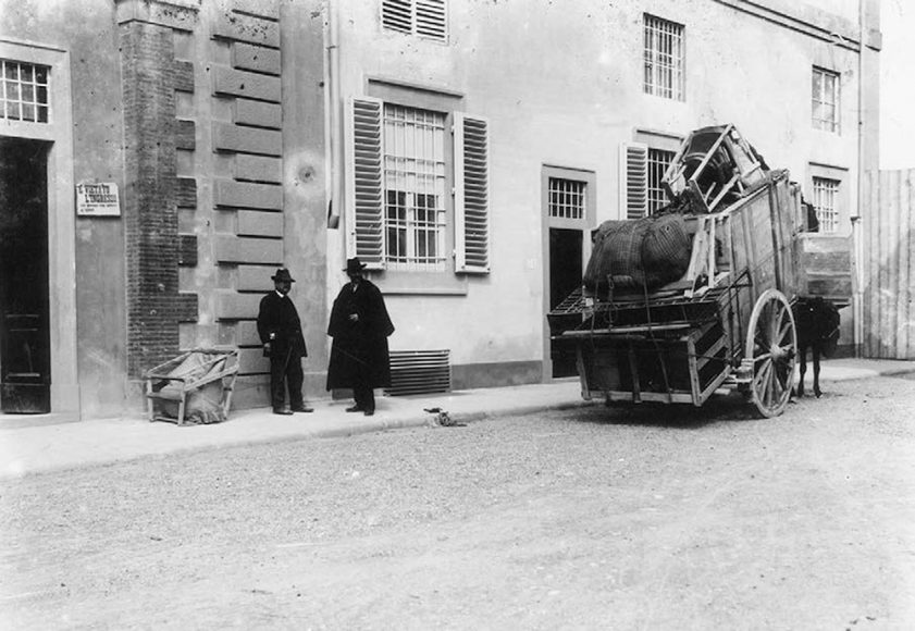 Lavori di ristrutturazione della Villa Granducale e primo carro che ha trasportato mobili da Vallombrosa alle Cascine nel 1913. (Tratta dal Volume “1913-2013 - 100 anni di studi agrari e forestali nella Villa Granducale delle Cascine a Firenze, Firenze University Press, 2013)