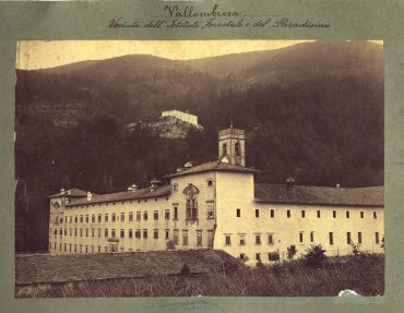 Vallombrosa – Veduta dell’Istituto Forestale e, sullo sfondo, del Paradisino. (Foto resa disponibile da Duccio Baldassini)