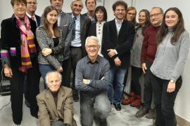 Nella foto, fra gli altri, in piedi da sinistra Vittoria Franco, vedova di de Bartolomeis,  Adriano Tomassini, Nicoletta Tardini,  il rettore Luigi Dei, Giorgio Ottaviani. Accanto a lui Antonella Nannicini. Terza da destra, Fiammetta Battaglia Paolo de Bartolomeis