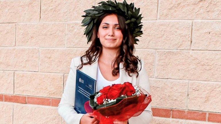 Ottica, Enxhi Rrutja, il giorno della laurea