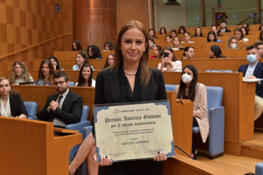 Giulia Cappelli durante la cerimonia di premiazione - Foto Fondazione Italia USA