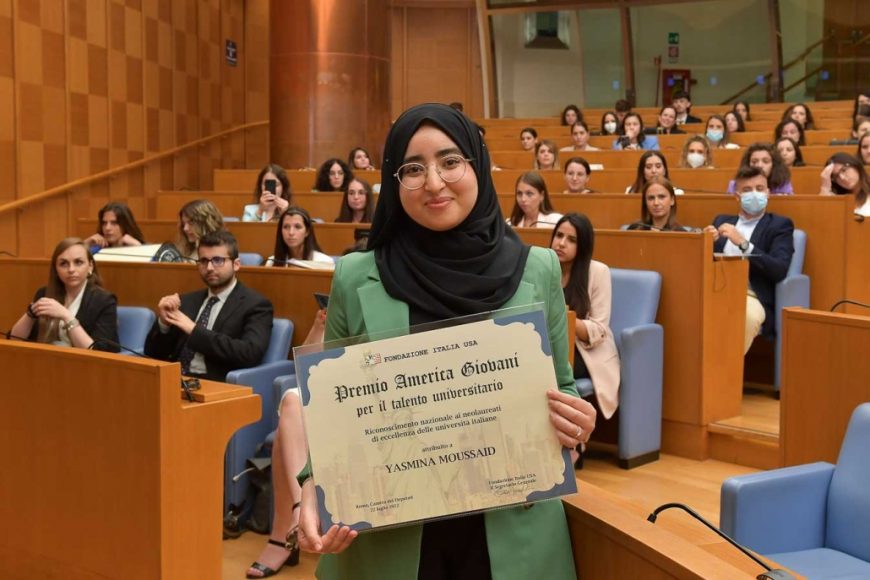 Yasmina Moussaid durante la cerimonia di premiazione - Foto Fondazione Italia USA