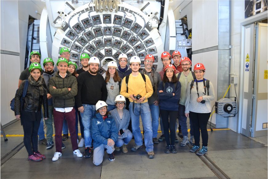 Gli studenti del corso "Complementi di astronomia"  con i loro docenti al Telescopio Nazionale Galileo. Al centro, con la felpa grigia, Giulia Tozzi