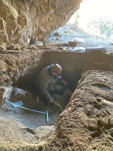 Scavi in corso nel sito di Beefa Cave