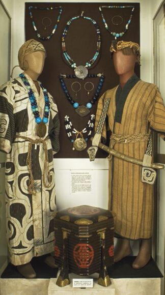 Due attushi, kimono tradizionali degli Ainu di Hokkaido, Giappone (Collezione Fosco Maraini, 1939-41, cat. 31195, 31196) - Museo di Antropologia ed Etnologia