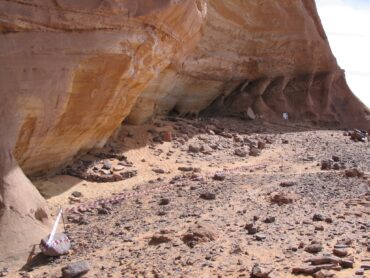 Vista del rifugio roccioso di Takarkori nella Libia meridionale (Foto: Missione Archeologica nel Sahara - Sapienza Università di Roma)