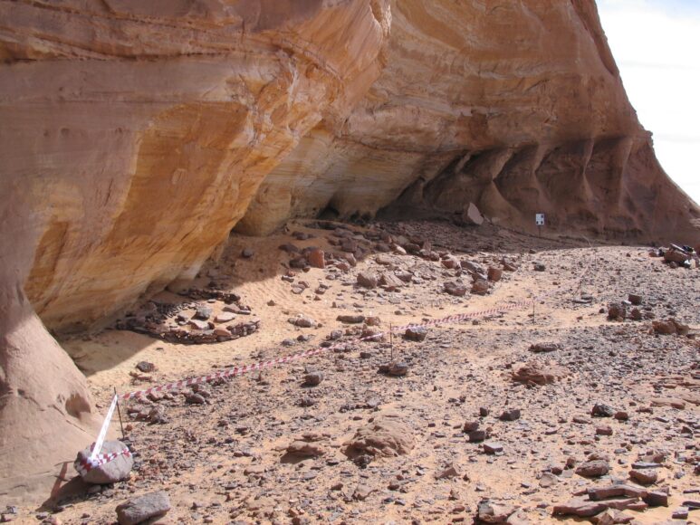 Vista del rifugio roccioso di Takarkori nella Libia meridionale (Foto: Missione Archeologica nel Sahara  - Sapienza Università di Roma)
