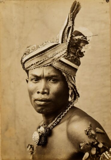 - Borneo, Sarawak - Daiacco del Seribas, dall'album di Margareth Brooke